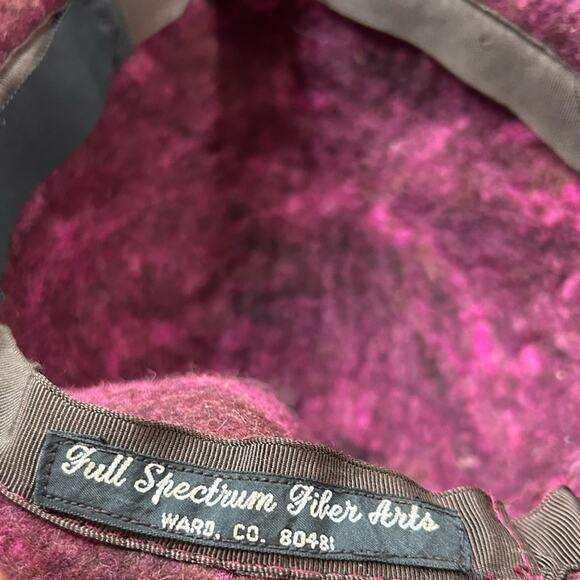Vintage Hat- Felted wool- purple pink with attached ribbon bow- retro- some wear - Picture 6 of 9